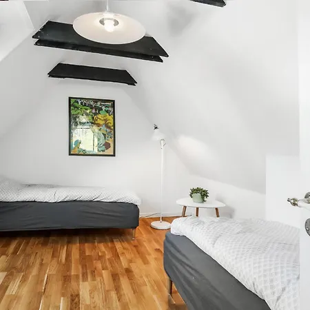 Stunning In With Kitchen Apartment *