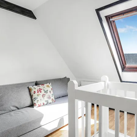 Stunning In With Kitchen Apartment *